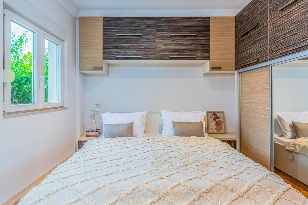 Beachfront Apartment 예세니체 외부 사진