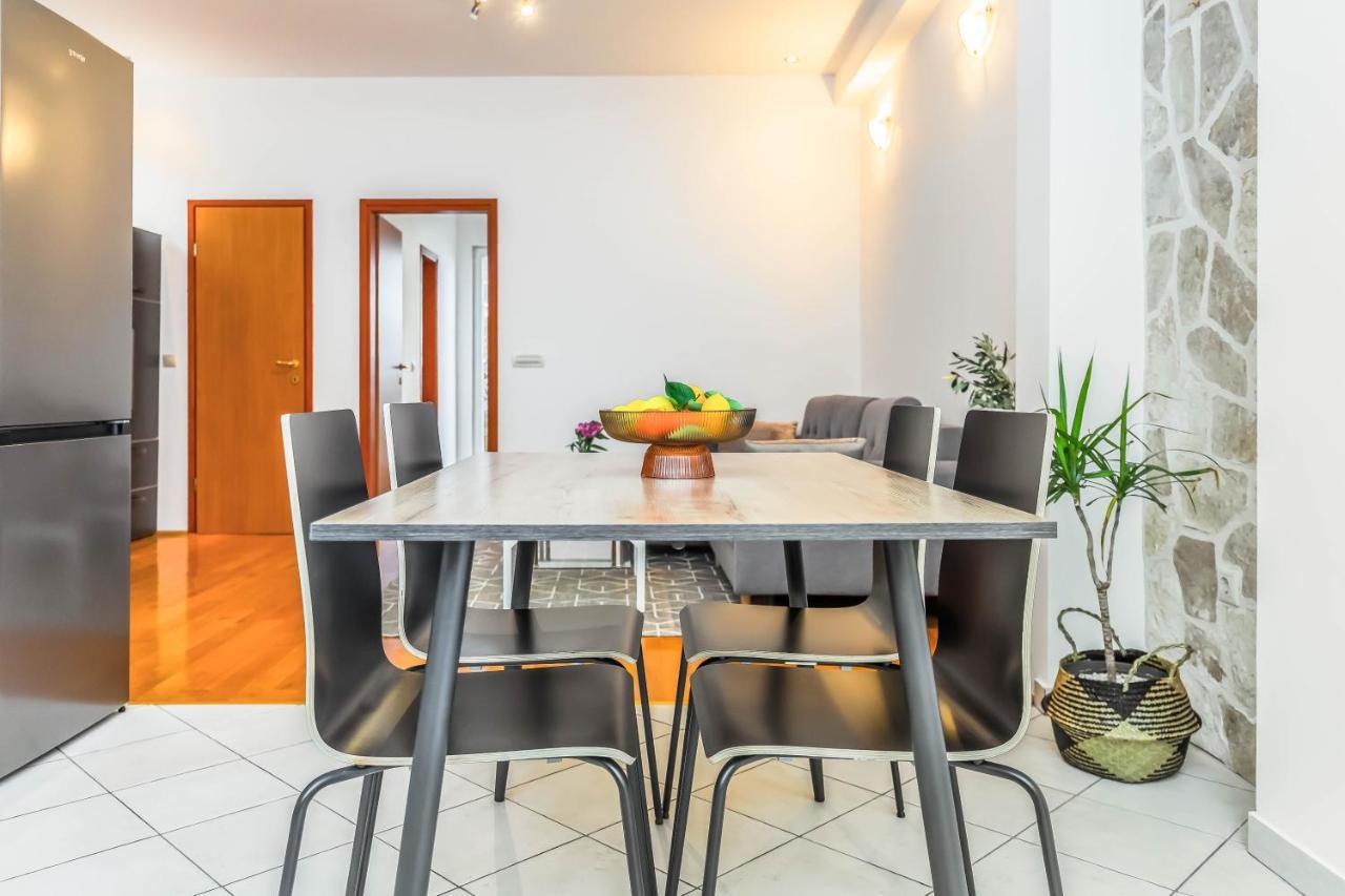Beachfront Apartment 예세니체 외부 사진