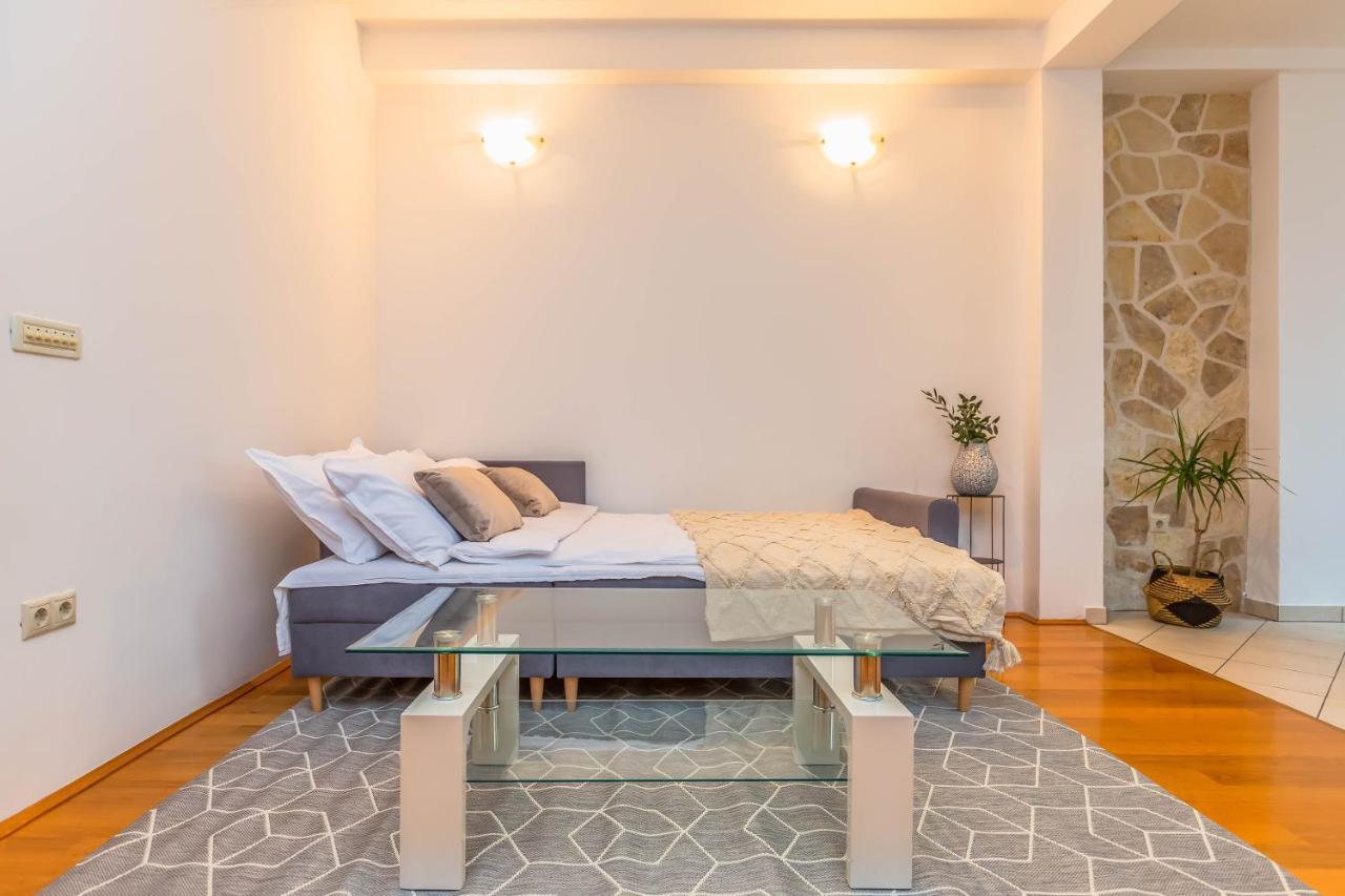 Beachfront Apartment 예세니체 외부 사진