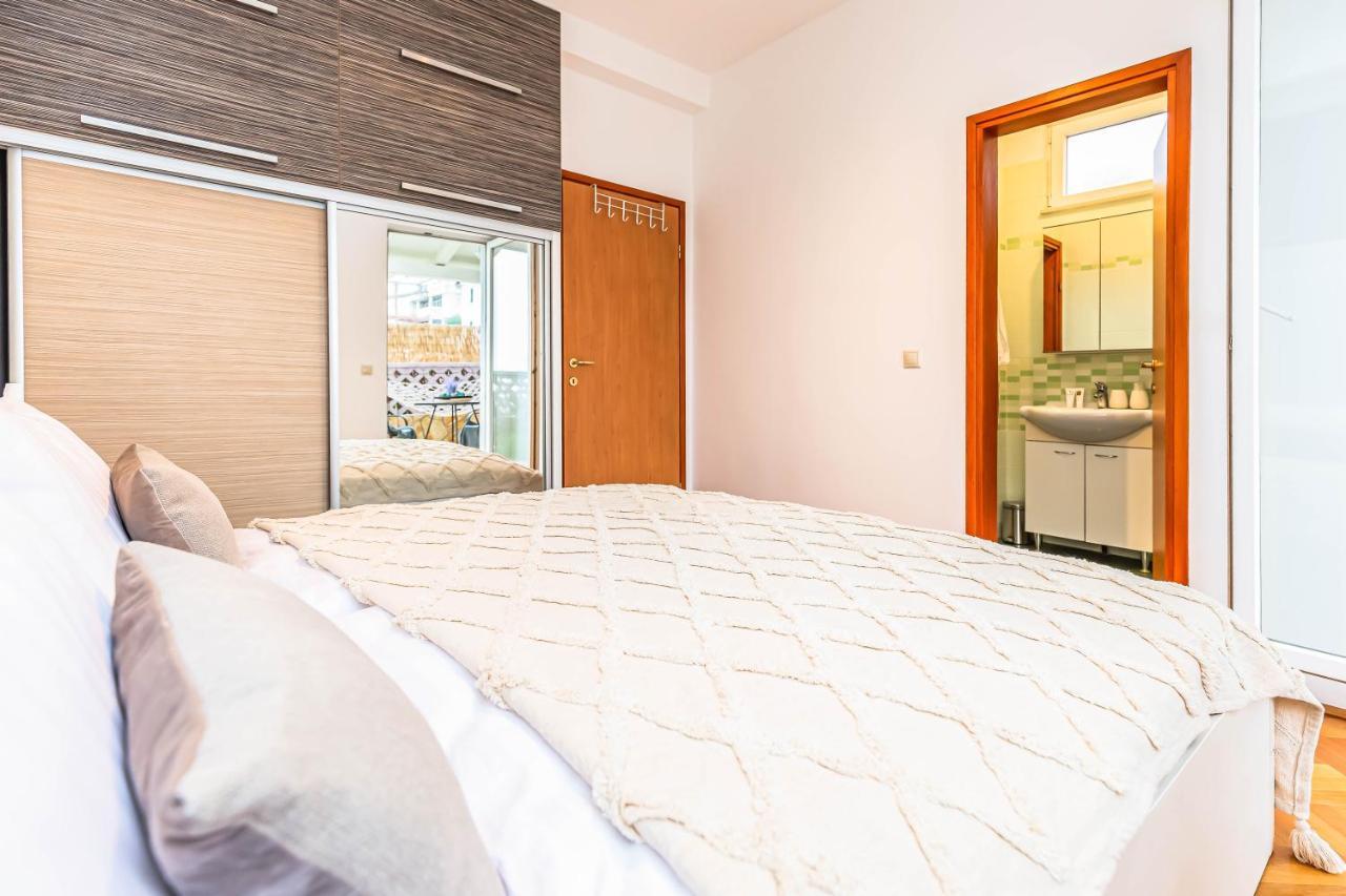 Beachfront Apartment 예세니체 외부 사진